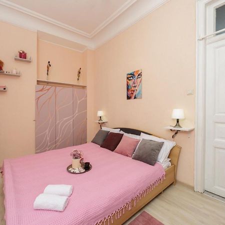 Comfortable Apartment In The Very Center Of Odesa Exterior foto
