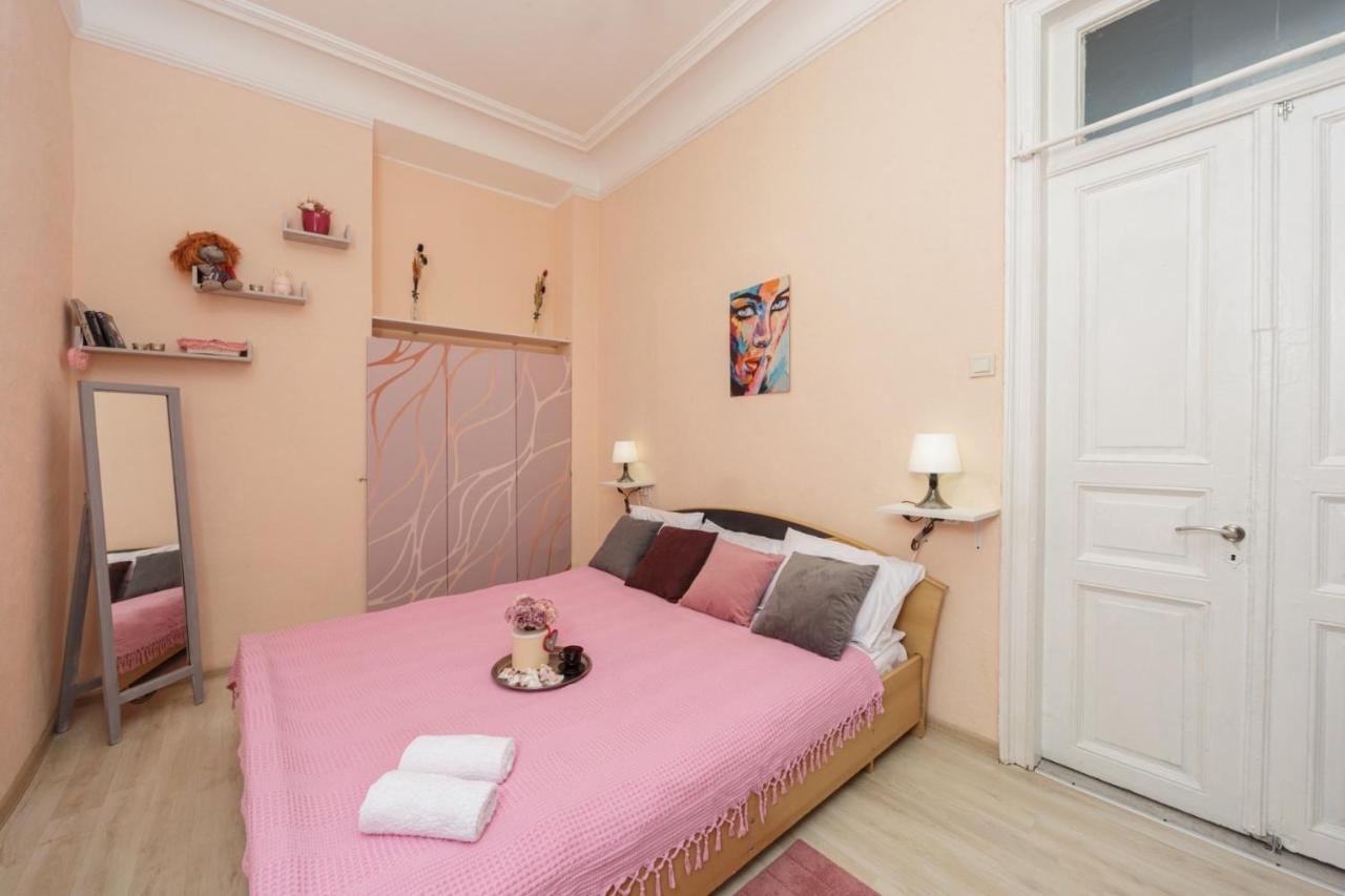 Comfortable Apartment In The Very Center Of Odesa Exterior foto